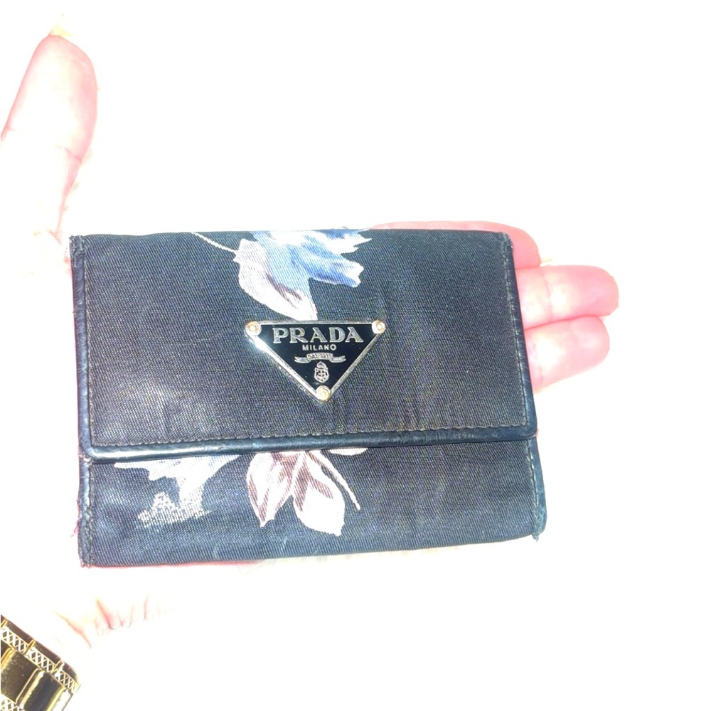 Authentic Prada Keyholder. - Picture 8 of 11